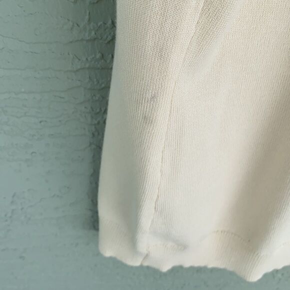 Anna Rose Sz M Sweater NWT Clasp On Front - Picture 13 of 13